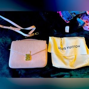 LV Pochette Metis Shoulder Bag w/box
